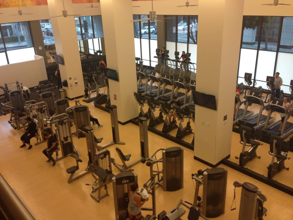 la fitness gym equipment and floor picture